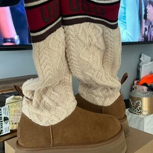 Never worn platform sweater Ugg boots